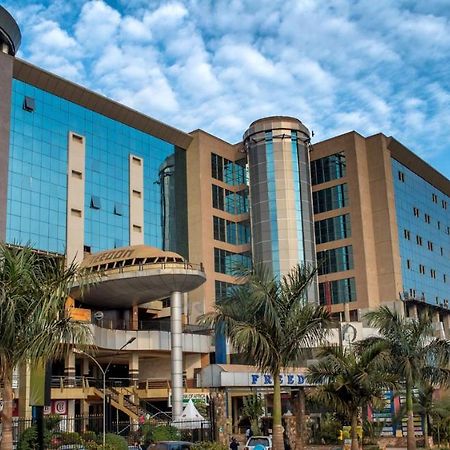 Freedom City Hotel Najjanankumbi Kamapala Kampala Kültér fotó