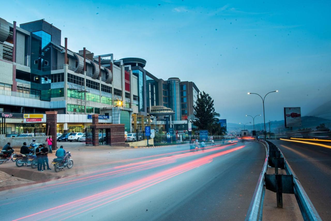 Freedom City Hotel Najjanankumbi Kamapala Kampala Kültér fotó