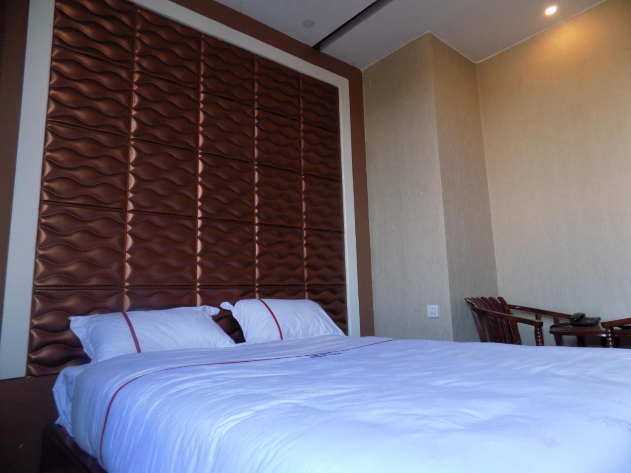 Freedom City Hotel Najjanankumbi Kamapala Kampala Kültér fotó