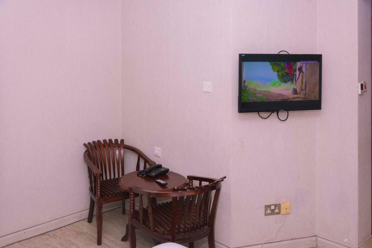 Freedom City Hotel Najjanankumbi Kamapala Kampala Kültér fotó