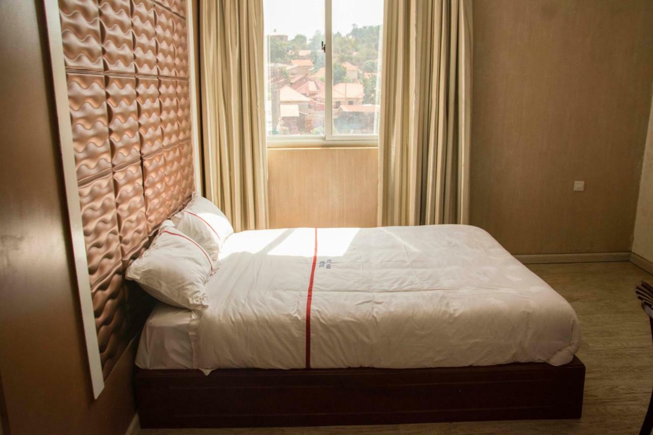 Freedom City Hotel Najjanankumbi Kamapala Kampala Kültér fotó